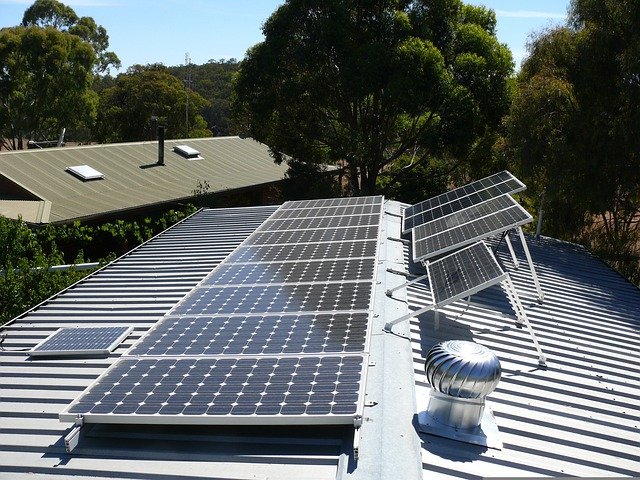 太陽光発電設備の点検は義務！気になる頻度や内容は